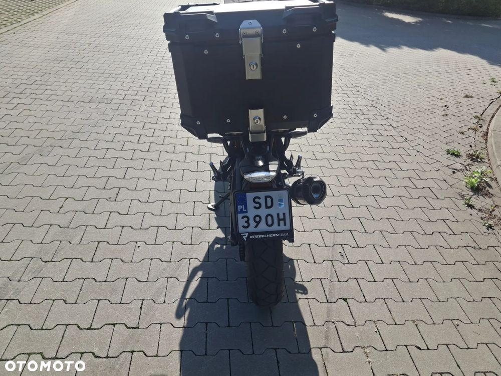 BMW G - 12