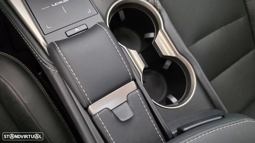 Lexus NX 300h Executive - 54
