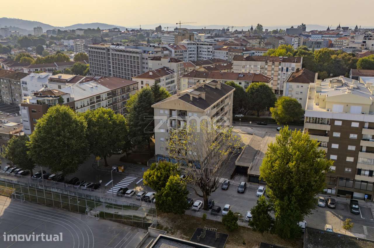 Apartamento T3 com Duas Frentes na Avenida João XXI – Braga - Grande imagem: 4/35