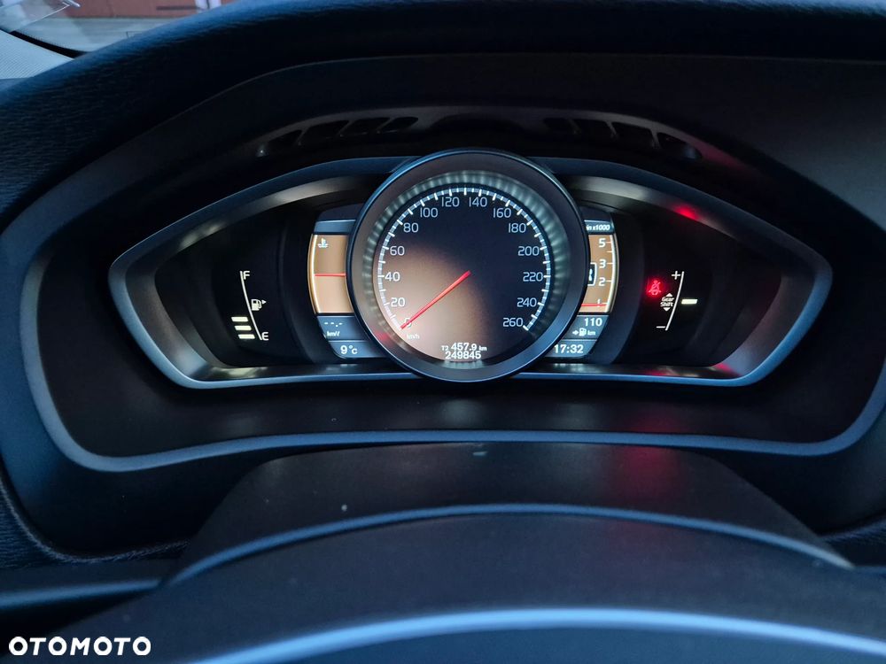 Volvo V40 D2 Momentum - 16