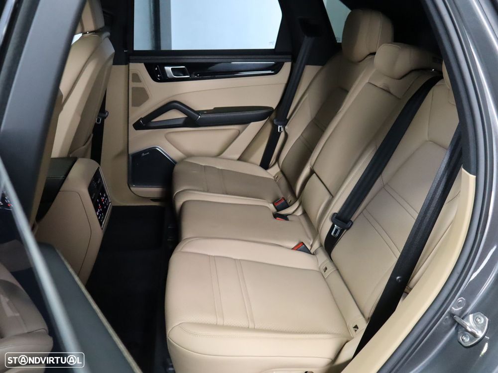 Porsche Cayenne Platinum Edition - 11