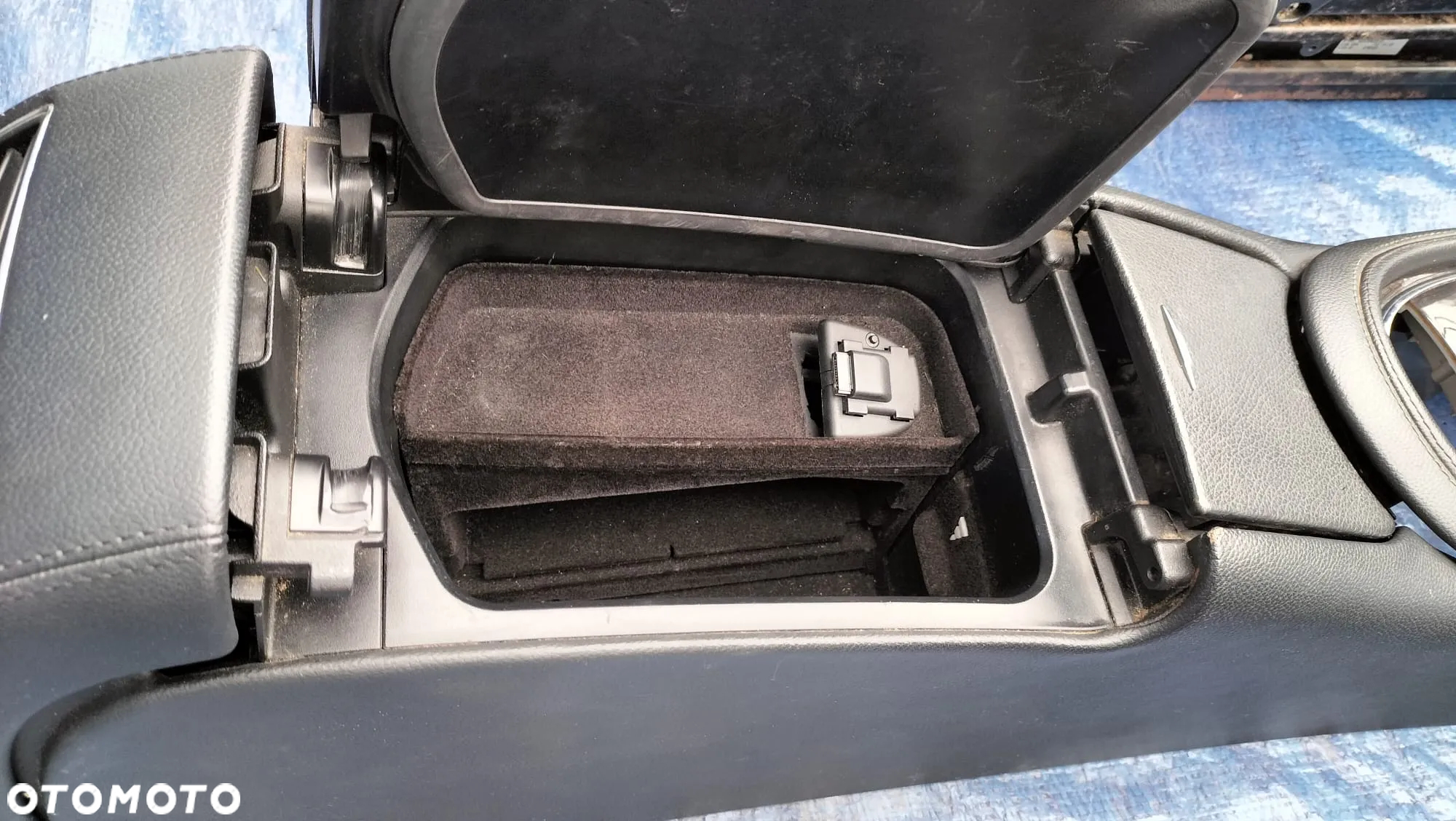 TAPICERKA WNĘTRZE SKÓRA KOMPLET FOTELE KANAPA FOTEL LEWY PRAWY PODGRZEWANY GRZANY TUNEL ŚRODKOWY PODŁOKIETNIK CZARNY DREWNO DEKORY MERCEDES CLS W219 C219 - 19