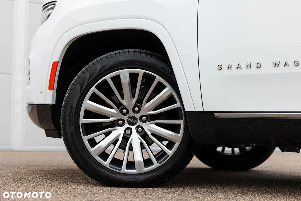 Jeep Grand Wagoneer - 10