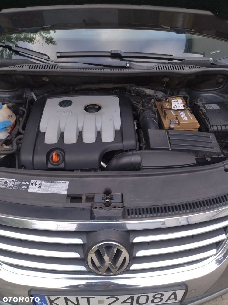 Volkswagen Touran 2.0 TDI Highline - 11