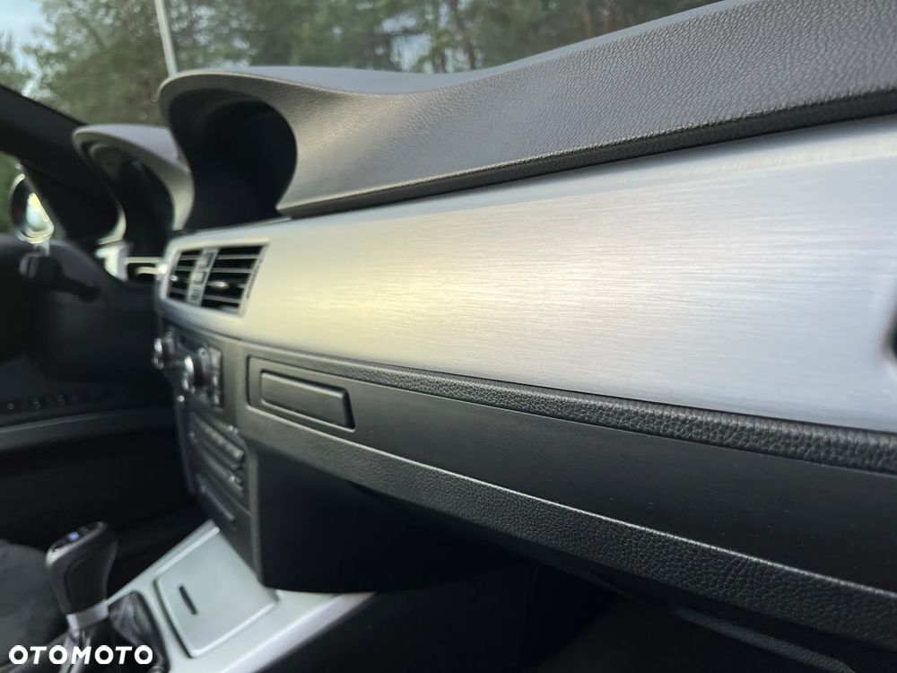 BMW Seria 3 330i - 17