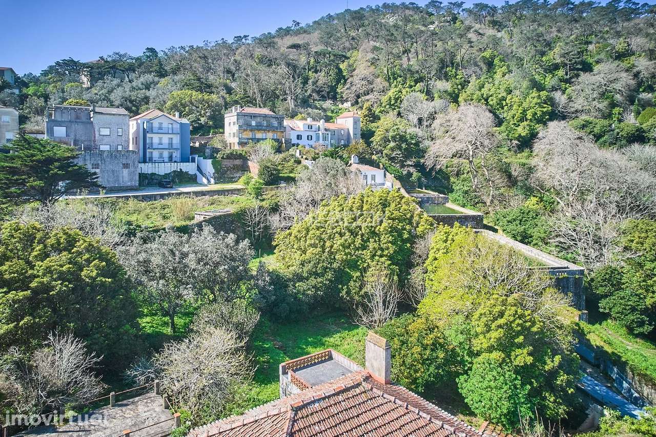 Moradia para recuperação total em São Pedro de Penaferrim - Sintra - Grande imagem: 5/34