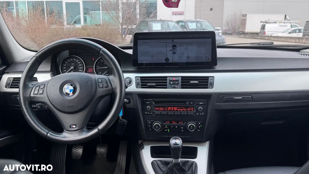 BMW Seria 3 330d xDrive - 13