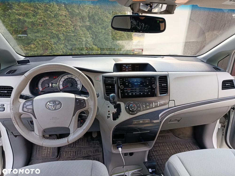 Toyota Sienna 3.5 V6 SE - 13