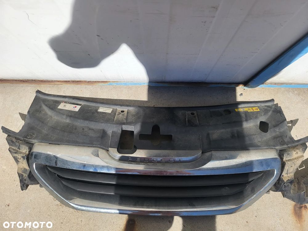 Grill atrapa Peugeot 2008 - 5