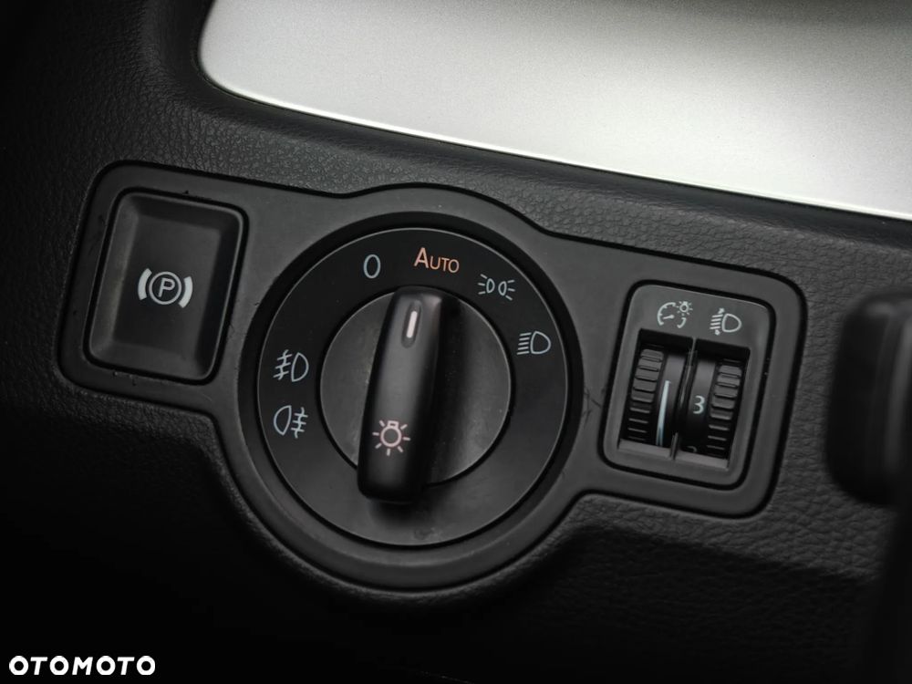 Volkswagen Passat 1.6 Comfortline - 23