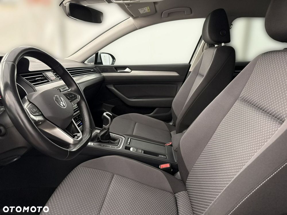 Volkswagen Passat - 13