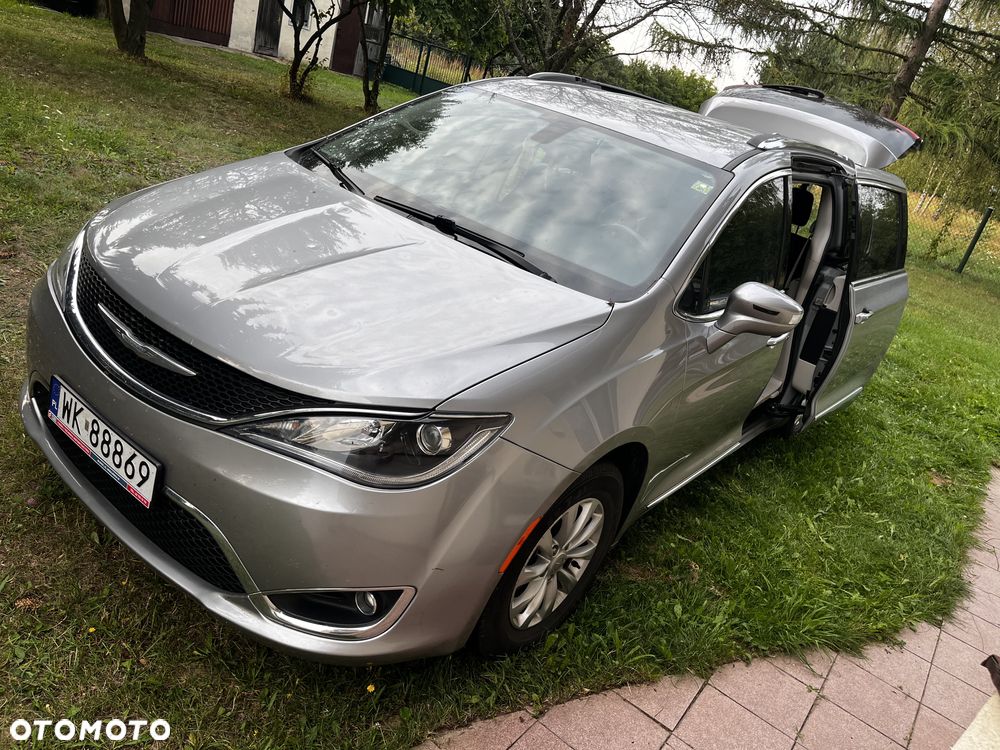 Chrysler Pacifica - 13