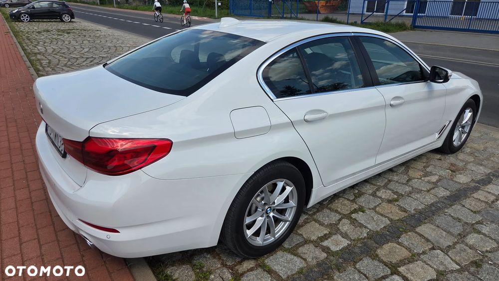 BMW Seria 5 518d - 14
