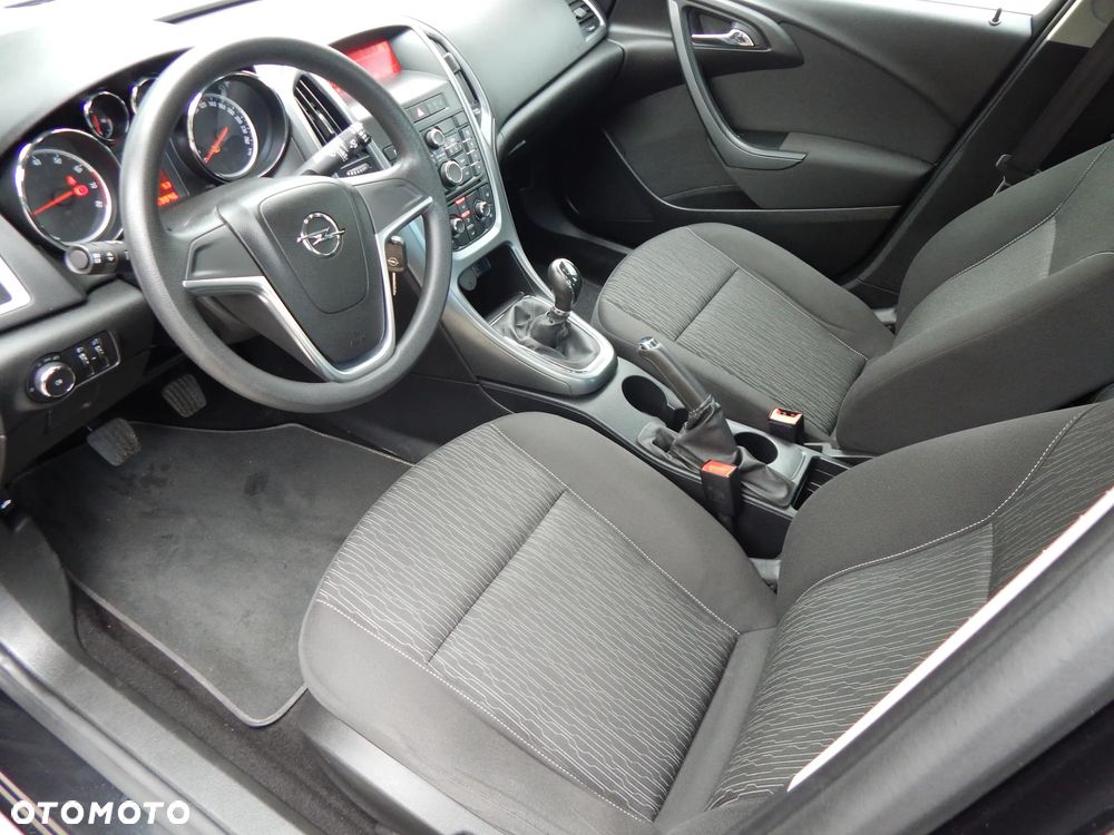 Opel Astra 1.6 150 Jahre - 11