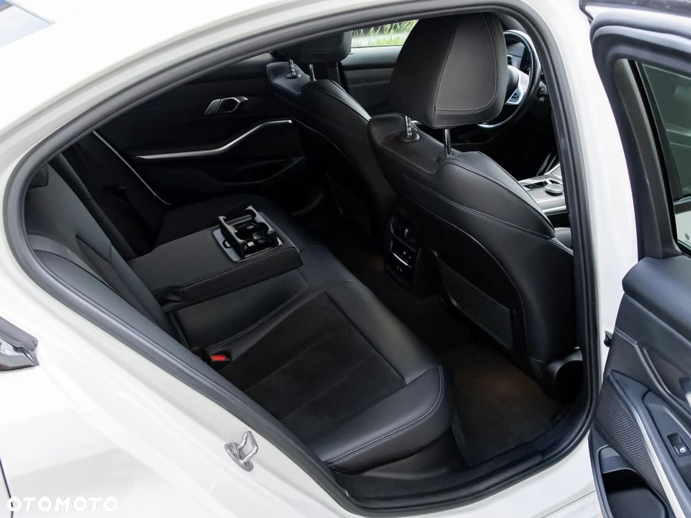 BMW Seria 3 318d M Sport - 35