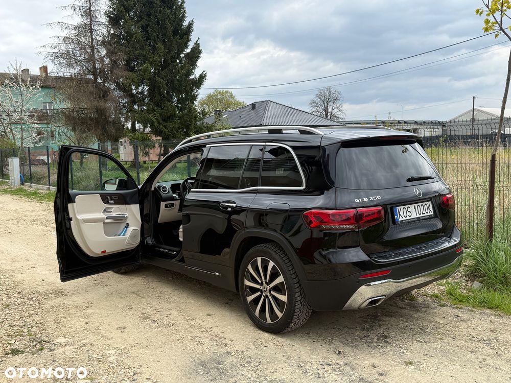 Mercedes-Benz GLB 250 4-Matic Progressive 8G-DCT - 3