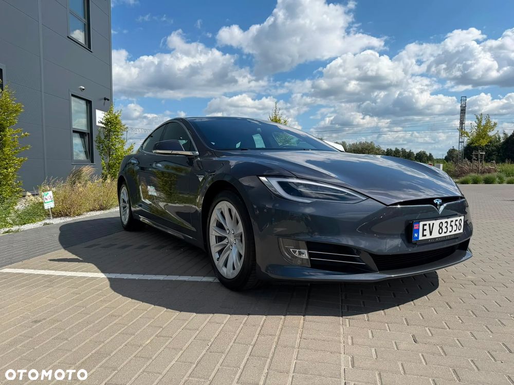 Tesla Model S - 3