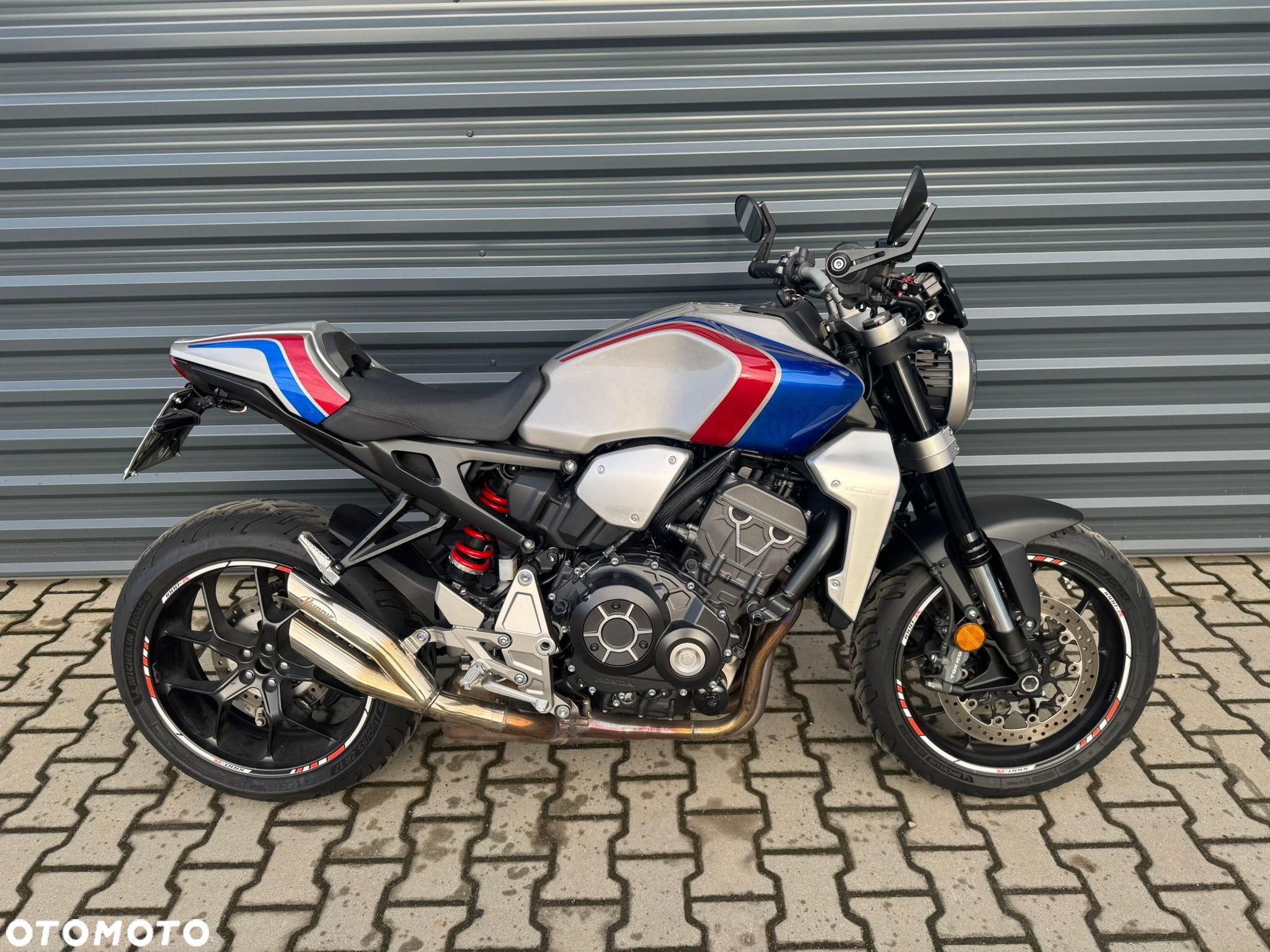 Honda CB - 1
