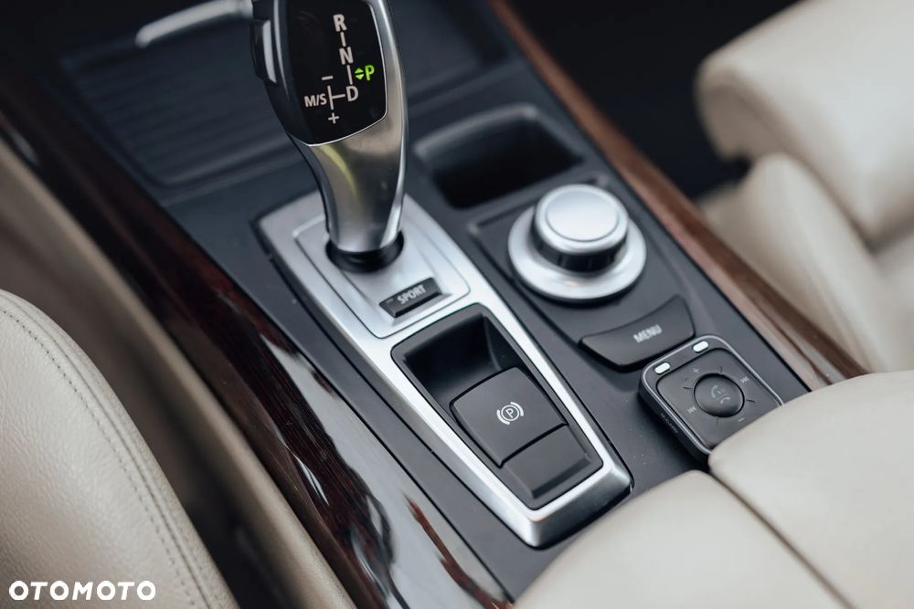 BMW X5 4.8i xDrive - 17