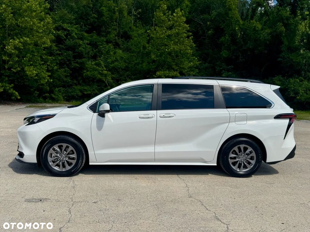 Toyota Sienna - 9