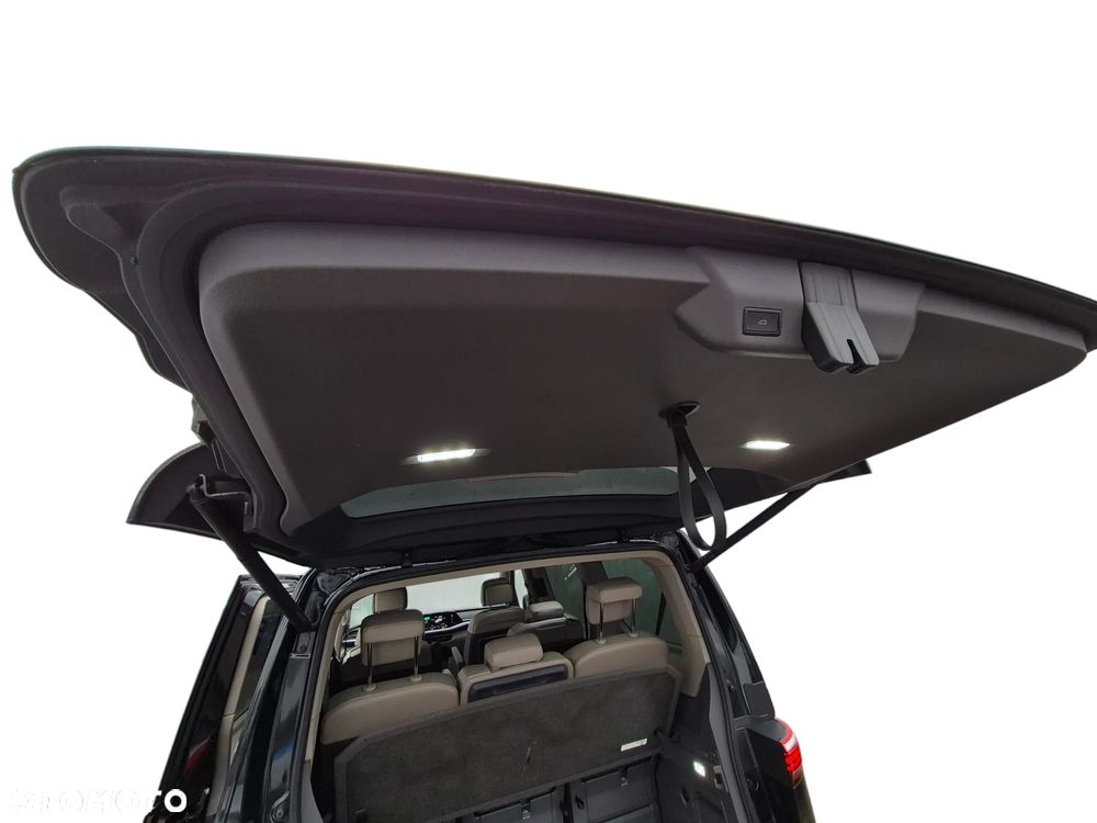 Volkswagen Multivan - 28