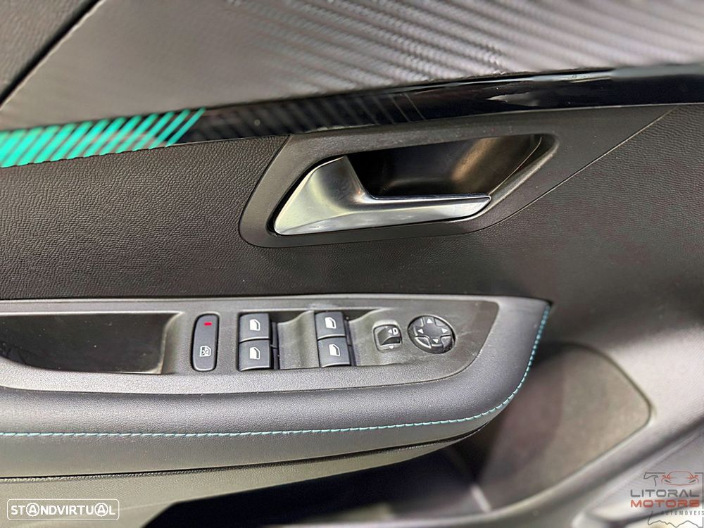 Peugeot 208 1.2 PureTech Allure - 17