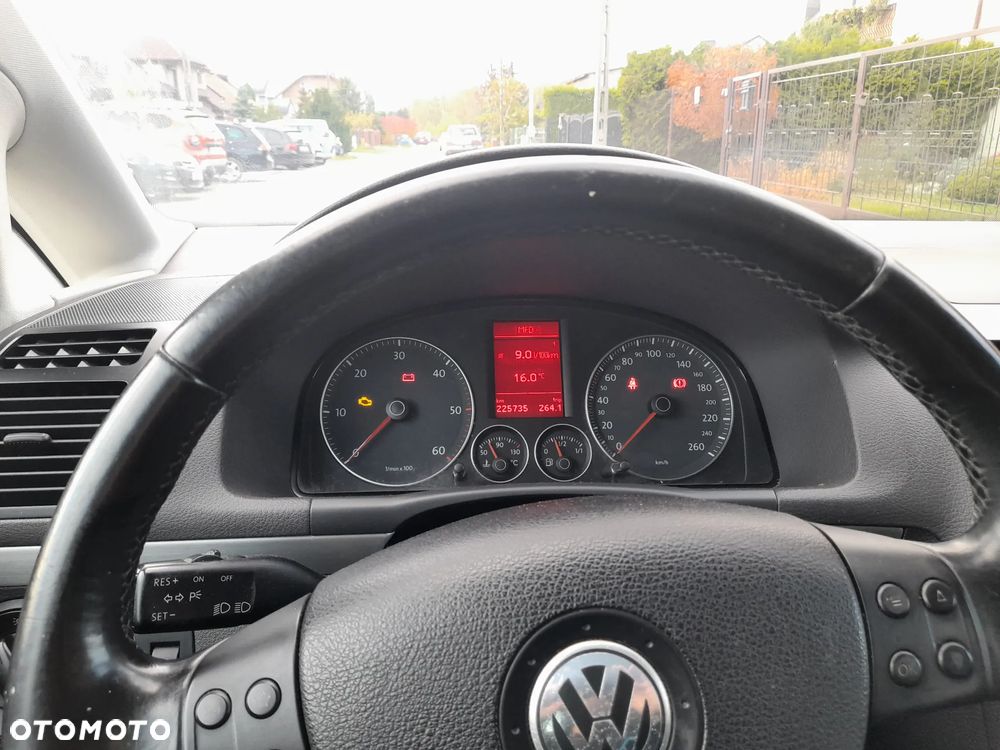 Volkswagen Touran 2.0 TDI Trendline - 16