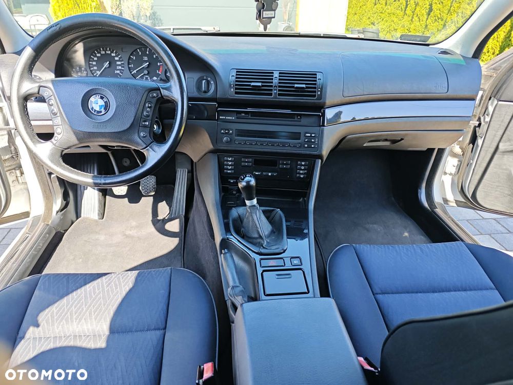 BMW Seria 5 525i - 4