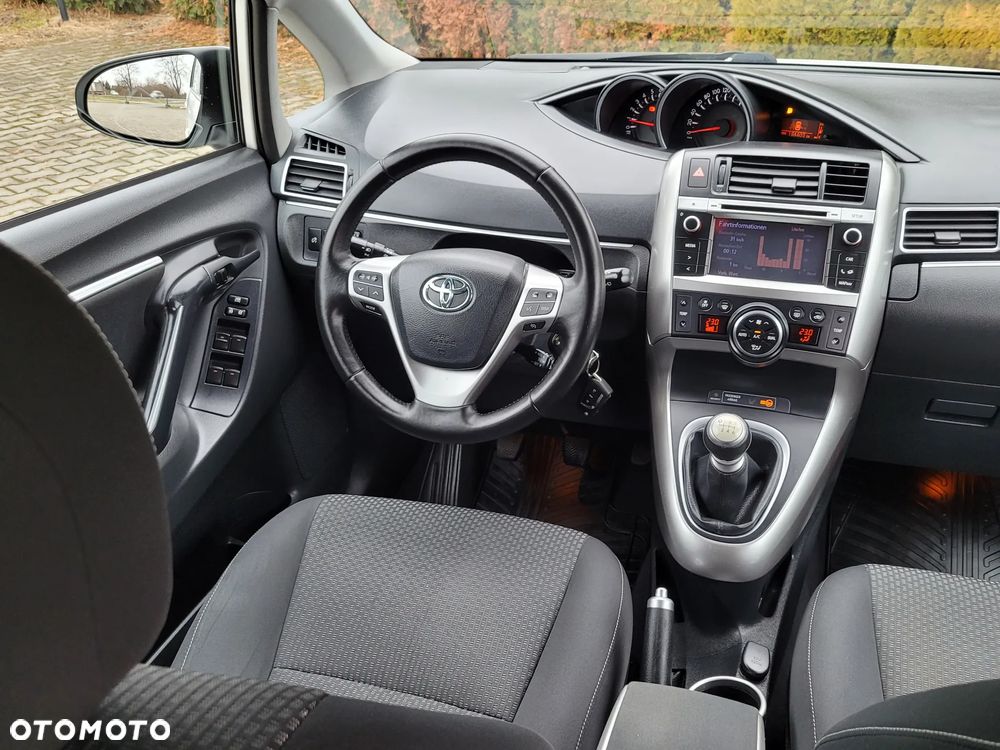 Toyota Verso 1.6 - 25