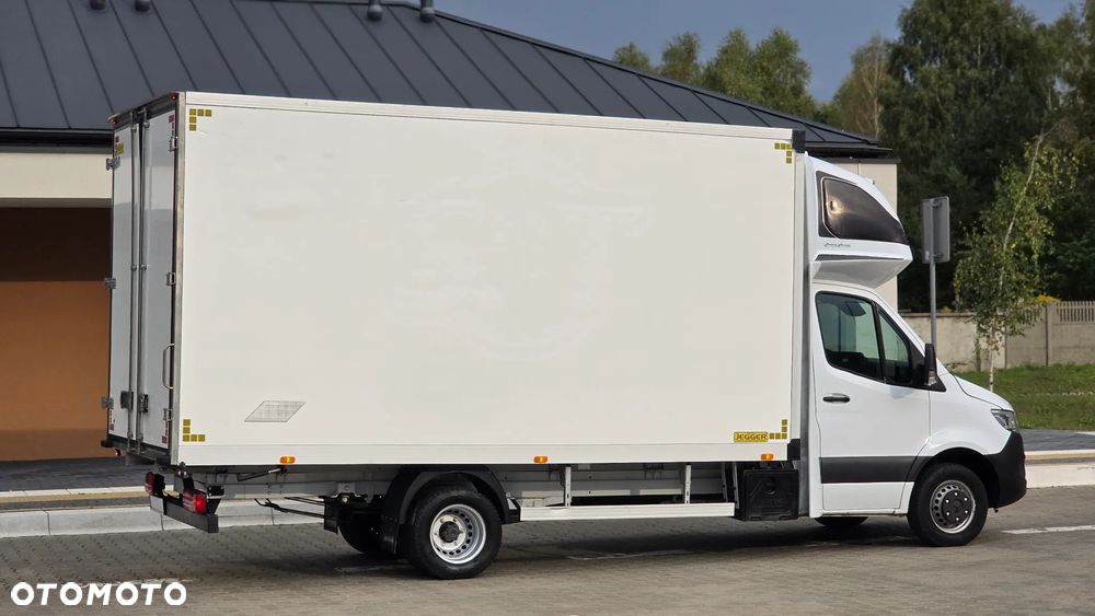 Mercedes-Benz SPRINTER 519 CDI 907❗❗3.0 190 KM / FULL OPCJA / AUTOMAT 9G-TRONIC / FULL LED / KONTENER 10EP  / PLANDEKA 10EP / DRZWI Z TYŁU / BLIŹNIAKI / XENON / RAMA / ZABUDOWA JEGGER / PODUSZKI PNEUMATYCZNE / SYPIALKA / SALON POLSKA ❗❗ - 21