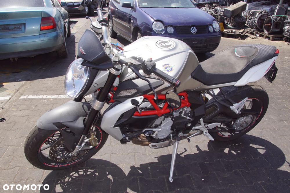 Motocykl na części 692106889 MV Agusta B3 800 Brutale 800 92 kw 2014 silnik lampa licznik lagi laga zbiornik felga tarcza rama owiewka - 16