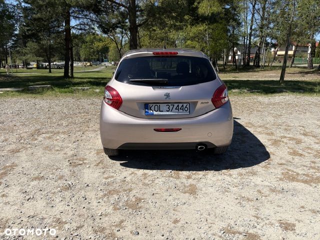 Peugeot 208 - 4