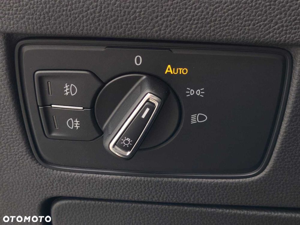 Volkswagen Passat Variant 2.0 TSI Elegance DSG - 23