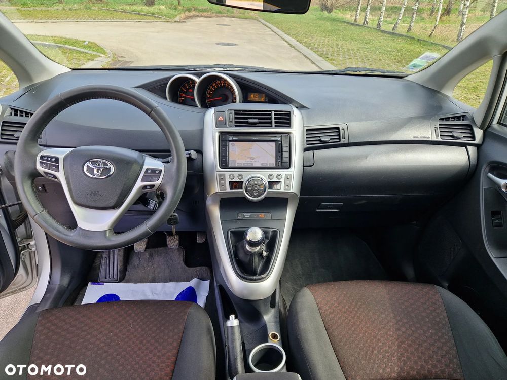 Toyota Verso 2.0 D-4D Premium - 11
