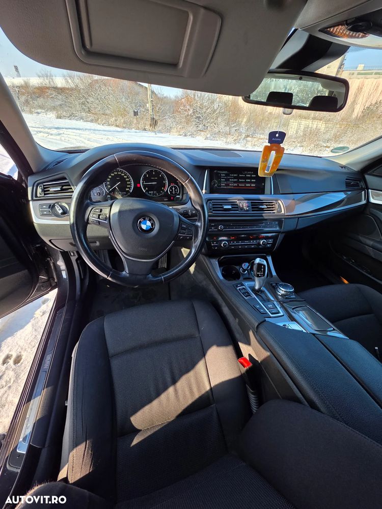 BMW Seria 5 525d xDrive - 10