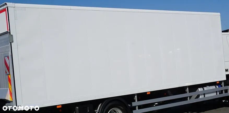 Iveco ZABUDOWA /  KONTENER + WINDA  / DŁ. 7,2 M - 11