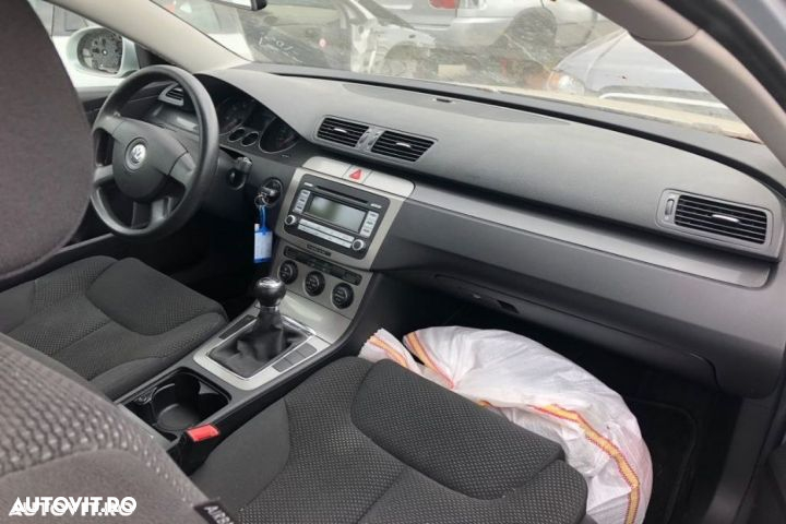 Rulou portbagaj Volkswagen VW Passat B6  [din 2005 pana  2010] seria wagon 5-usi 2.0 TDI MT (140 hp - 3