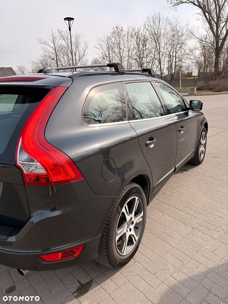 Volvo XC 60 D5 AWD Momentum - 8