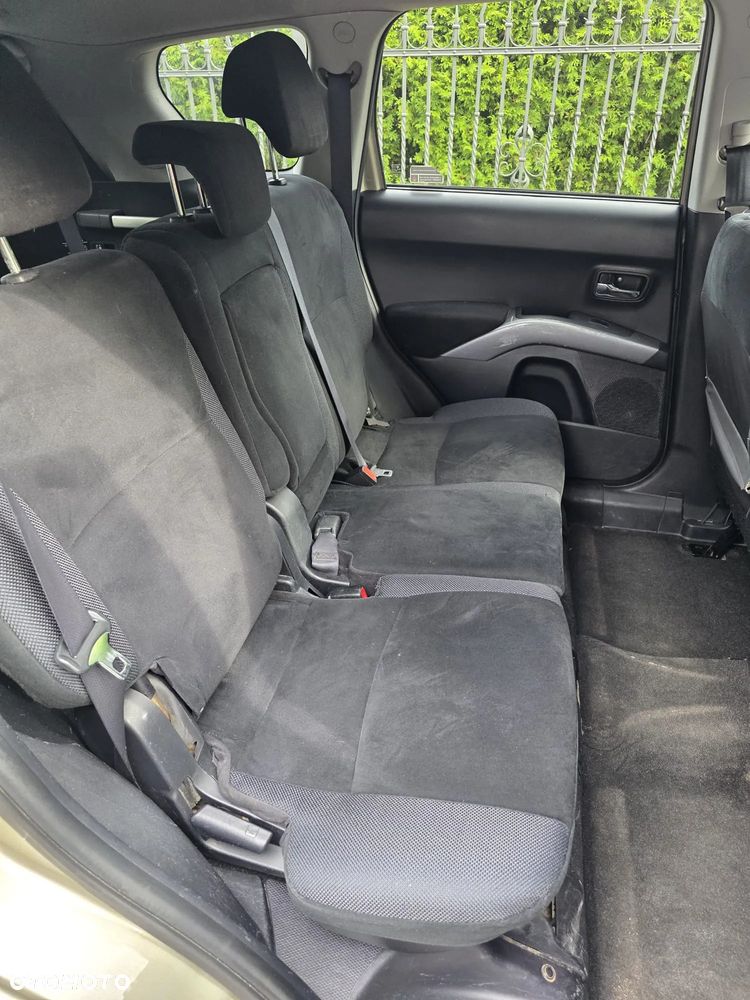 Mitsubishi Outlander 2.2 DID Intense + - 18