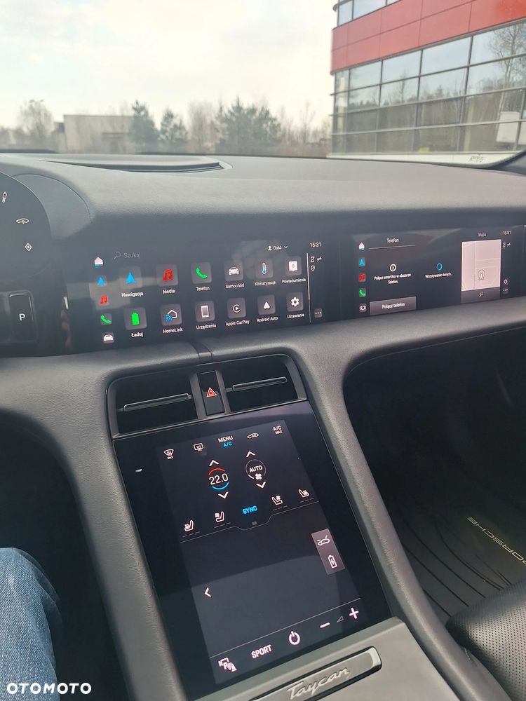 Porsche Taycan - 11