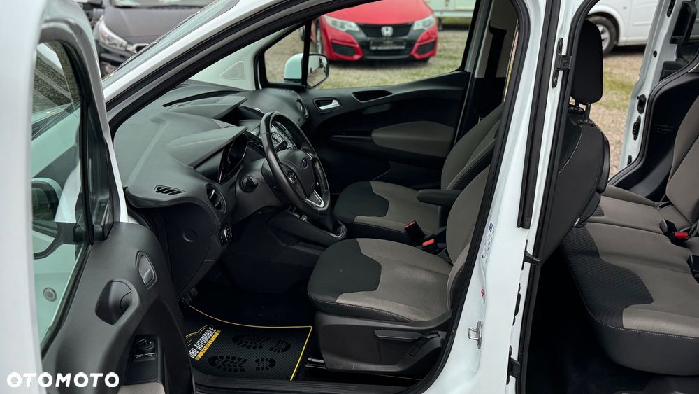 Ford Tourneo Courier 1.0 EcoBoost S&S Titanium - 26