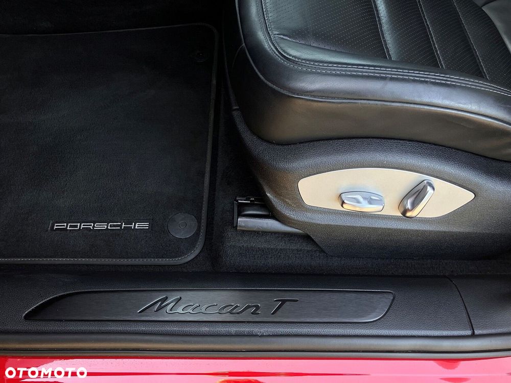 Porsche Macan T - 25