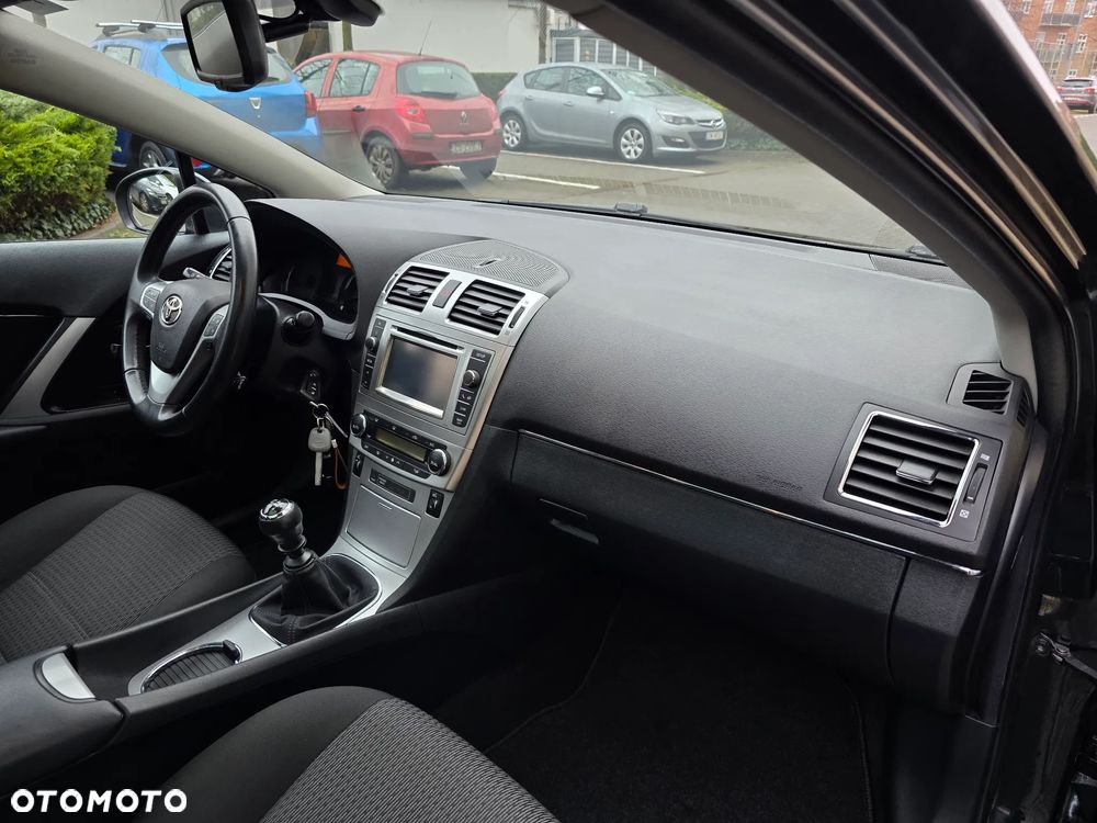 Toyota Avensis 1.8 Premium - 27