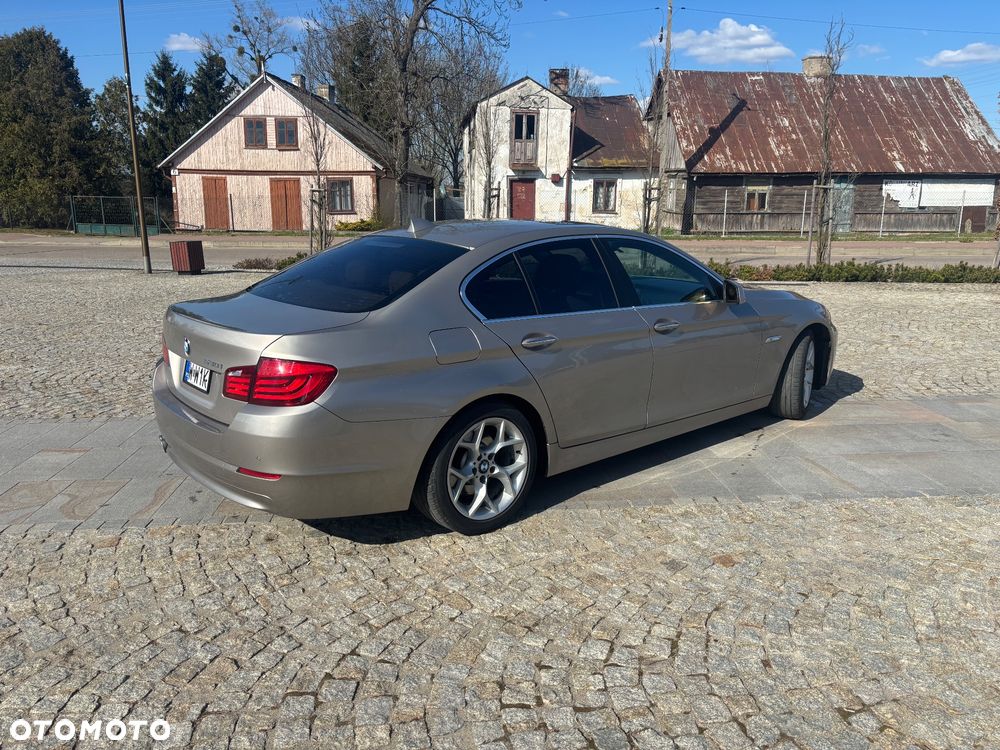BMW Seria 5 528i - 2