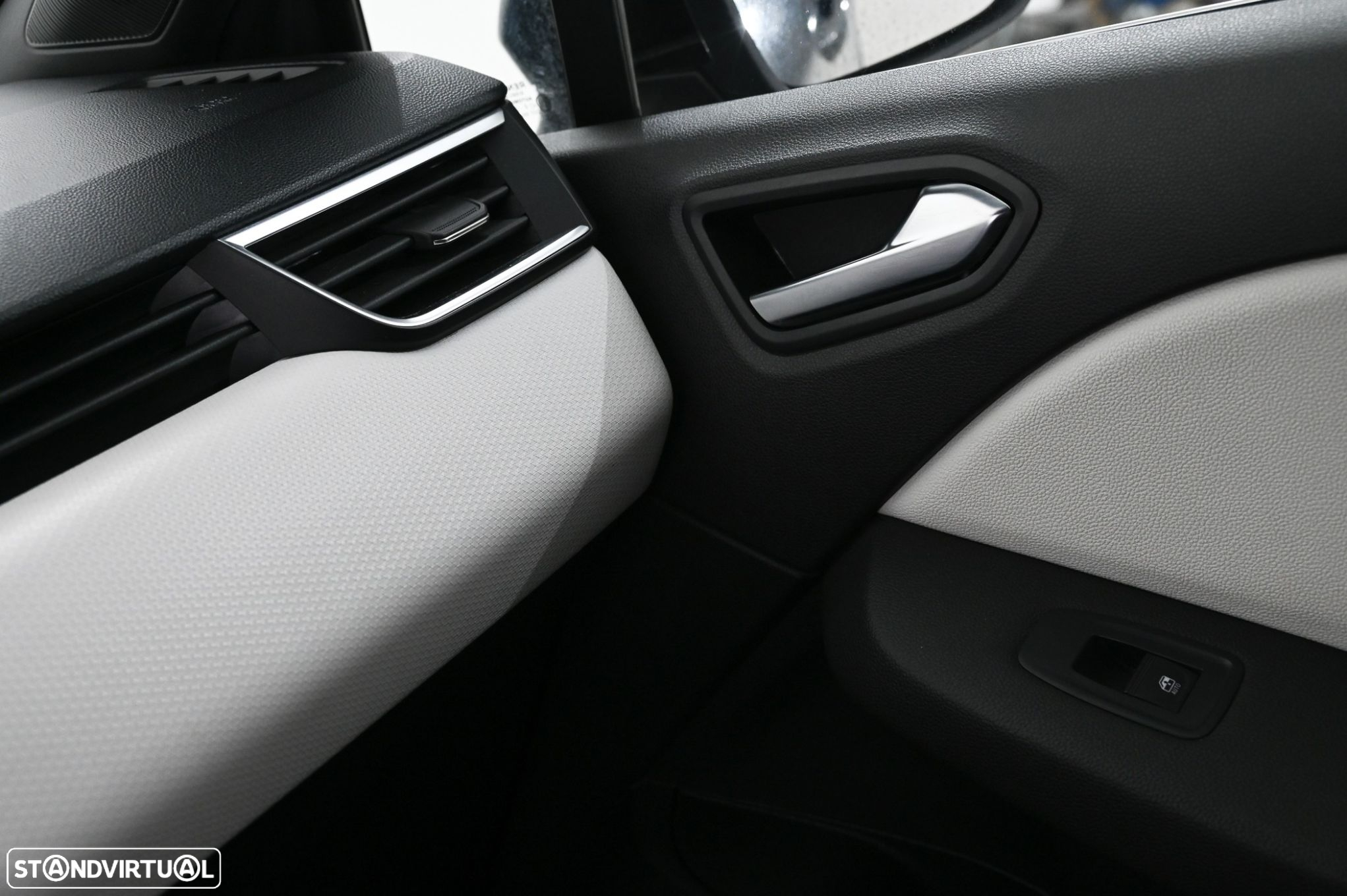 Renault Clio 1.0 TCe Techno - 19
