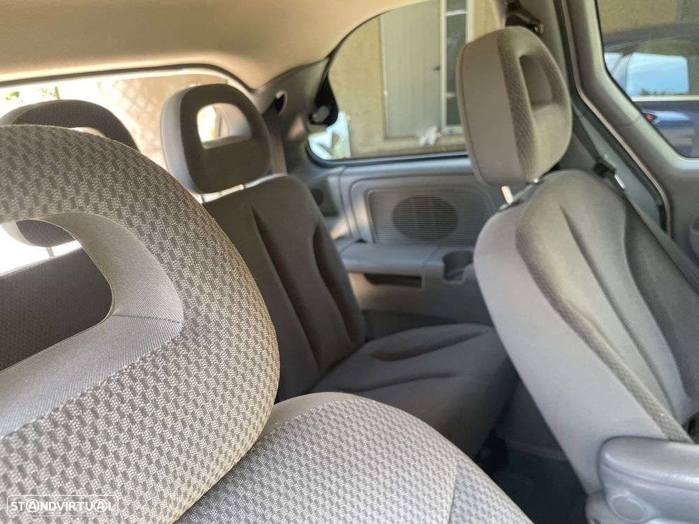 Chrysler Voyager 2.5 CRD SE - 6