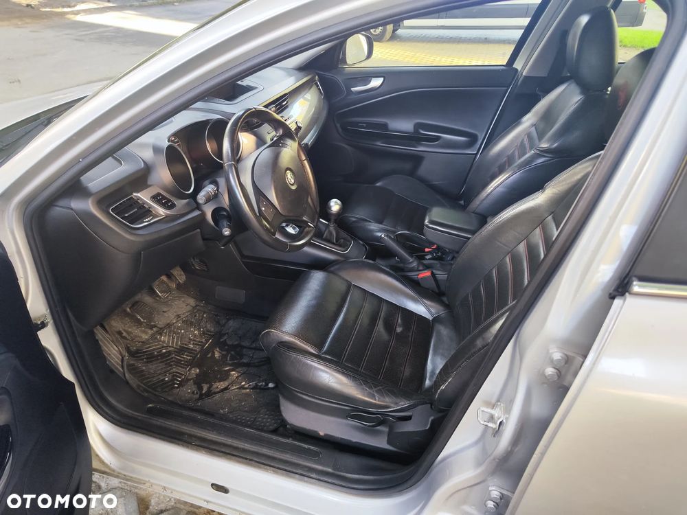 Alfa Romeo Giulietta 2012 photo 4