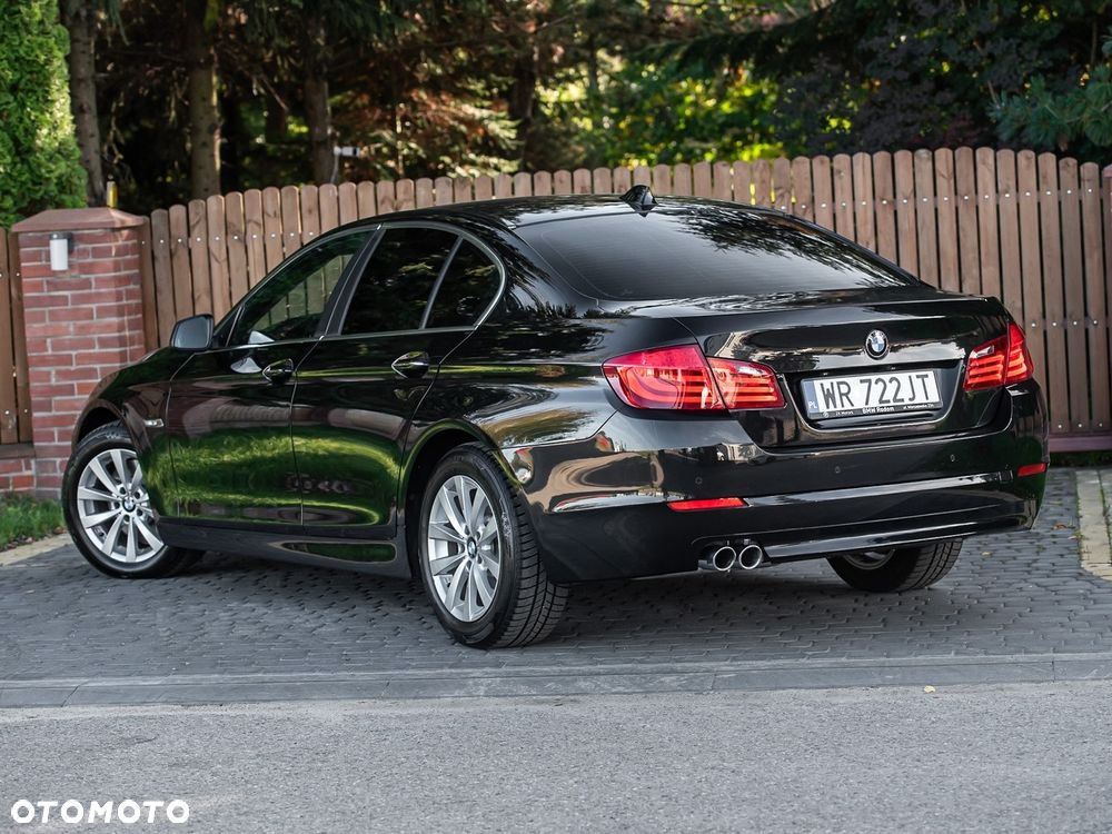 BMW Seria 5 528i xDrive Sport-Aut Luxury Line - 11