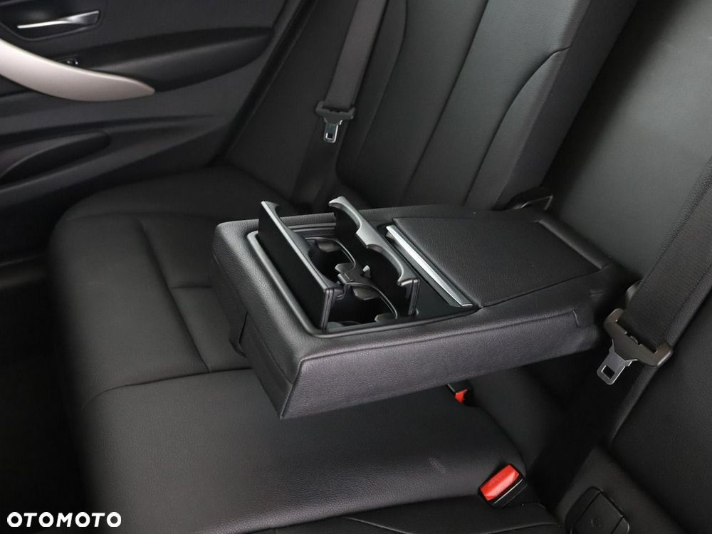 BMW Seria 3 318d Advantage - 36