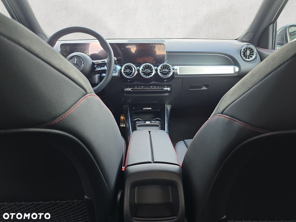 Mercedes-Benz GLB - 13